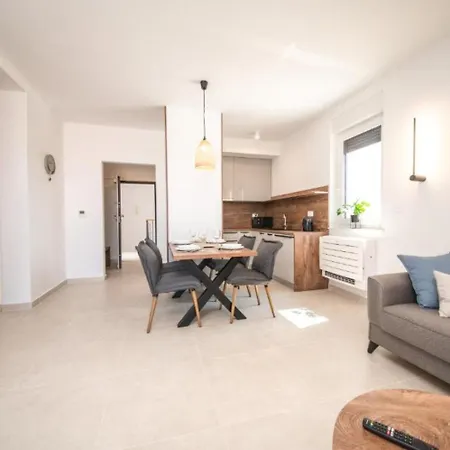 Apartments Vrsi شقة