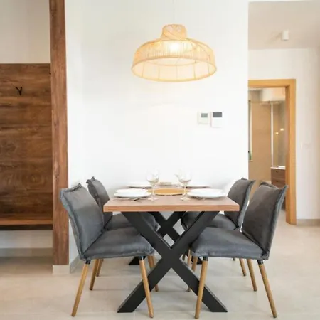 Apartments Vrsi شقة *