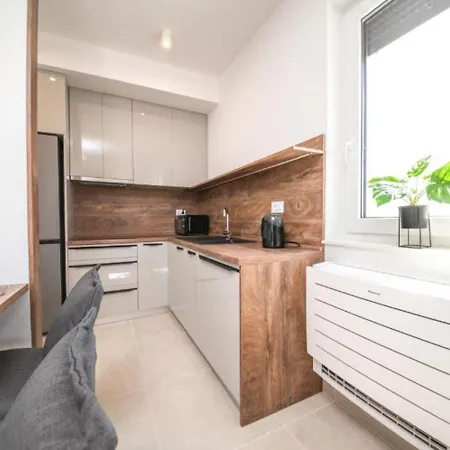Apartments Vrsi * فرسي