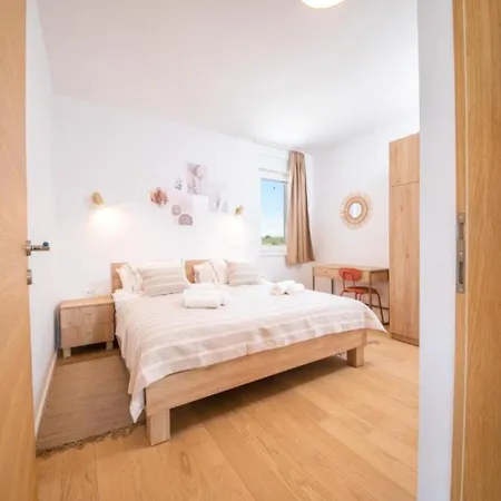 Apartments Vrsi * فرسي