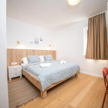 Apartments Vrsi * فرسي