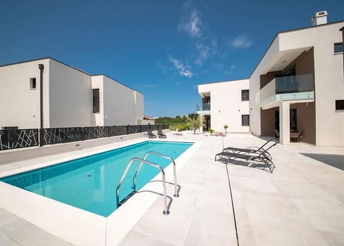 Beautiful With Pool *