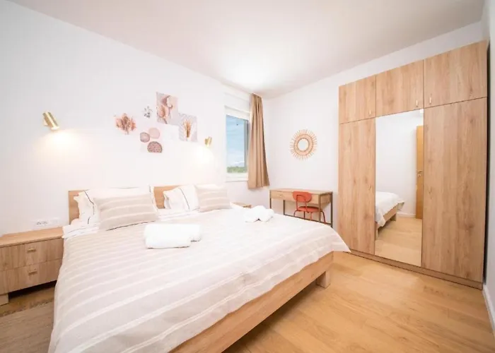 Beautiful With Pool Apartamento Vrsi