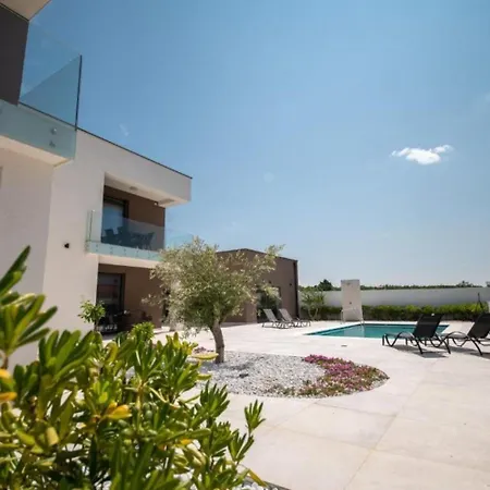 公寓 Beautiful With Pool