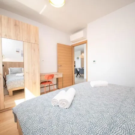 아파트 Apartments Vrsi 브르시