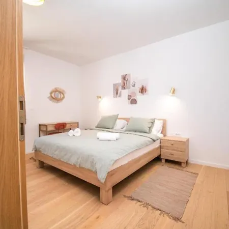 아파트 Apartments Vrsi *