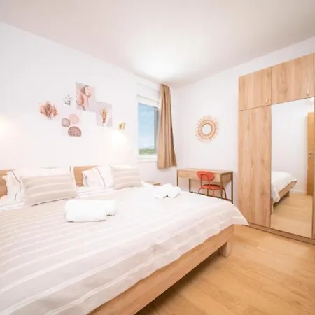 Apartments Vrsi 아파트 브르시